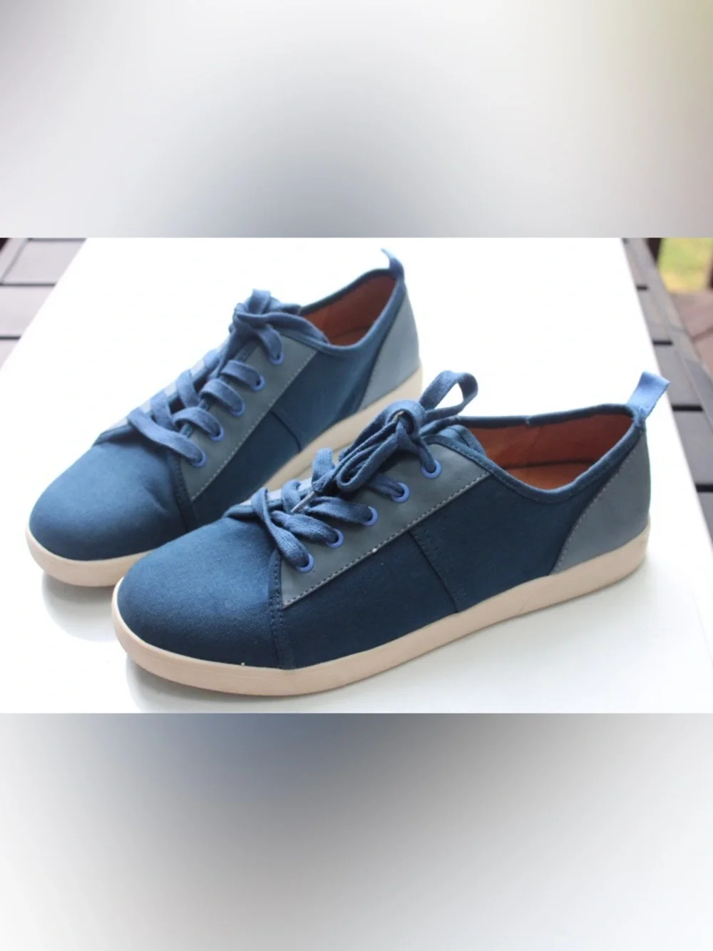 Vionic pisces sneakers